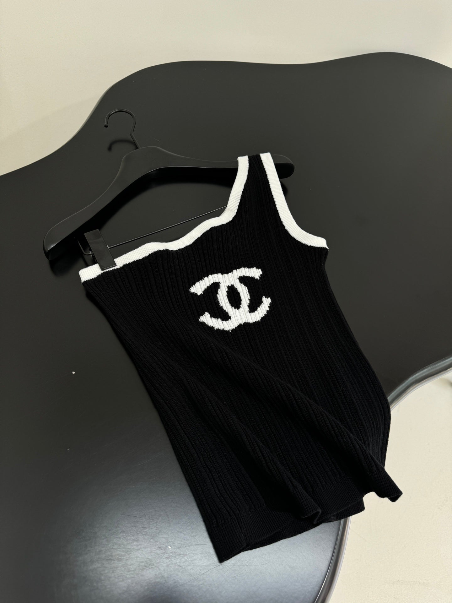 25 New Off-shoulder Knitted Vest