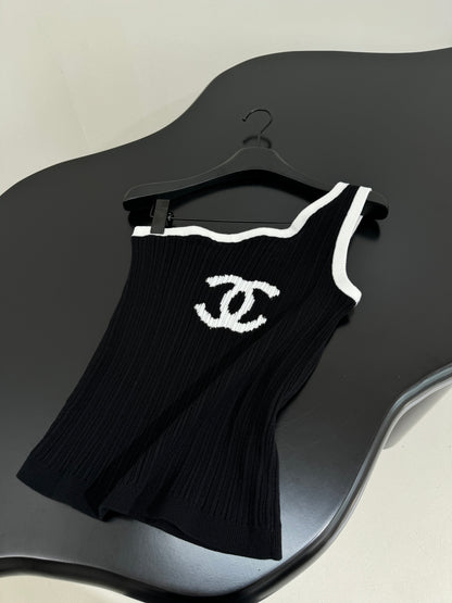 25 New Off-shoulder Knitted Vest