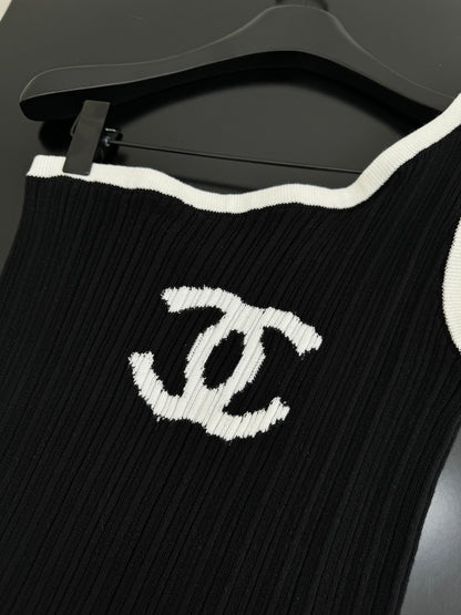 25 New Off-shoulder Knitted Vest