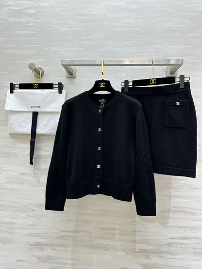 25 Backpack buckle cashmere cardigan + skirt