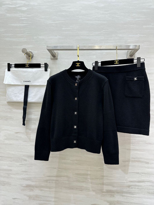 25 Backpack buckle cashmere cardigan + skirt