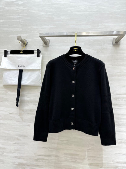 25 Backpack buckle cashmere cardigan + skirt