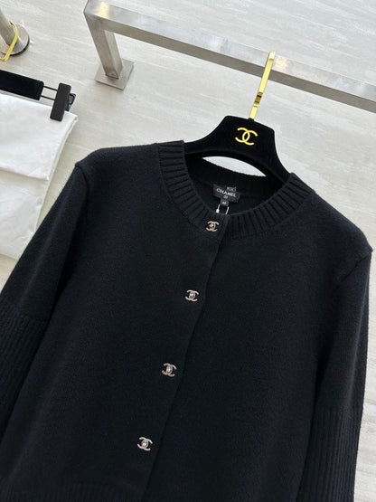 25 Backpack buckle cashmere cardigan + skirt