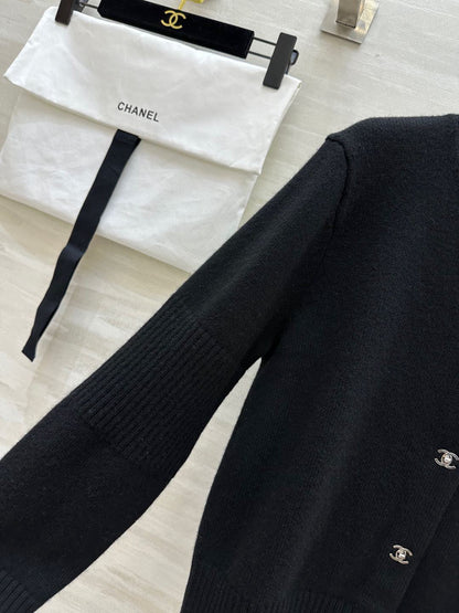 25 Backpack buckle cashmere cardigan + skirt