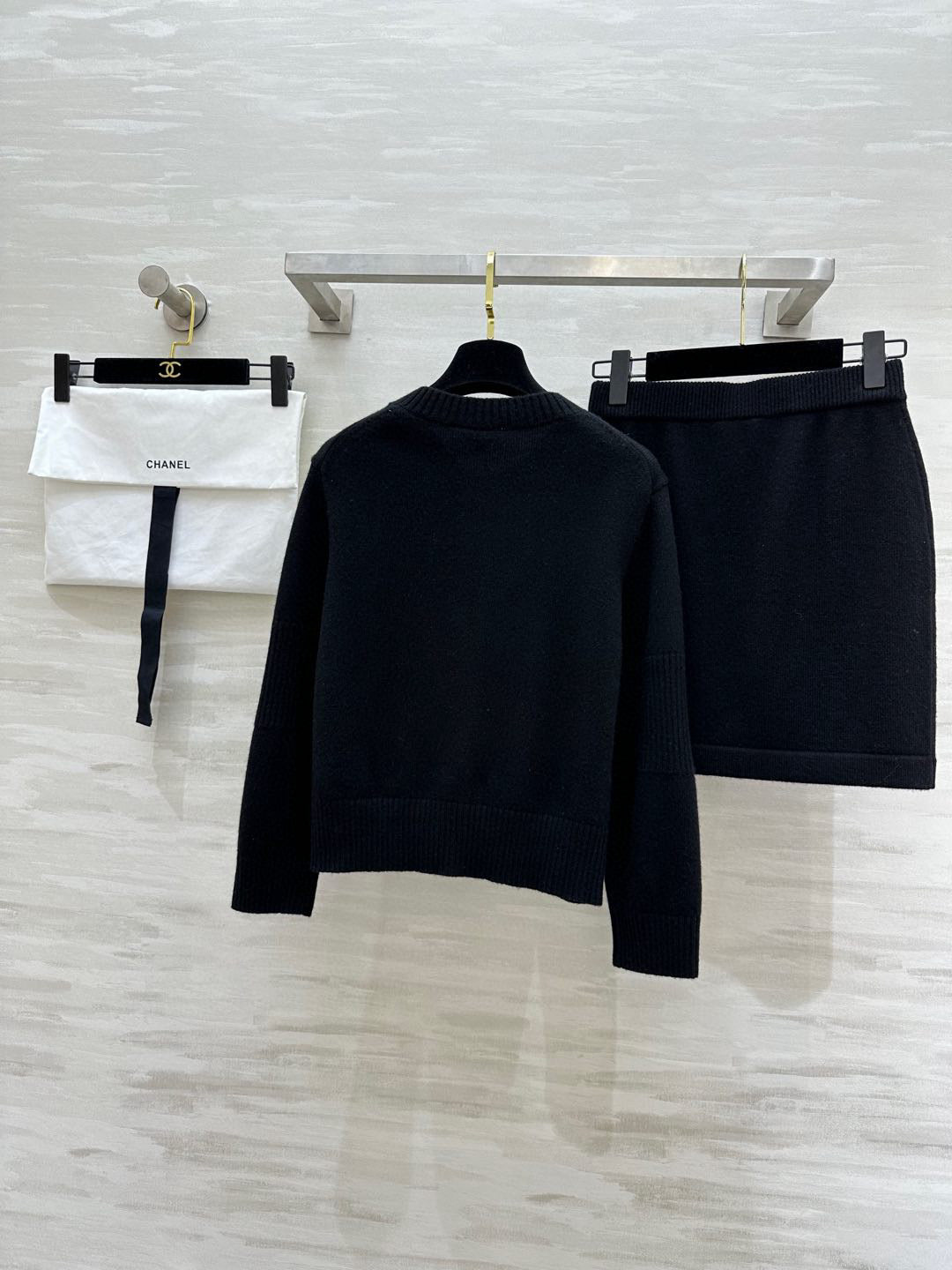 25 Backpack buckle cashmere cardigan + skirt