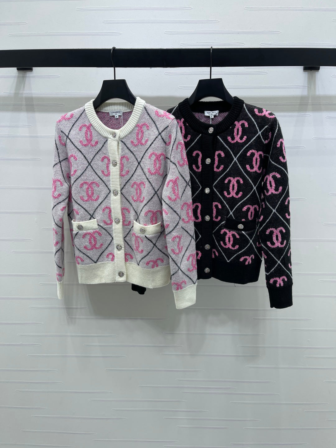 25fw Lingge round neck knitted cardigan