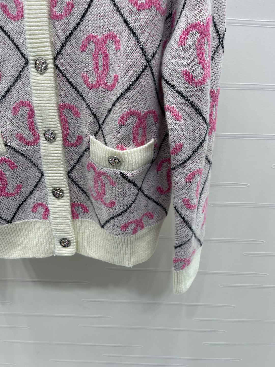 25fw Lingge round neck knitted cardigan