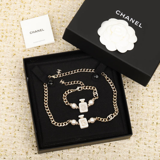 Classic perfume bottle necklace choker