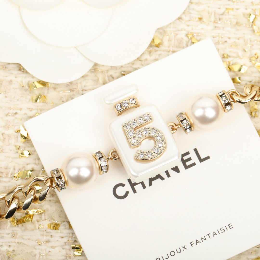 Classic perfume bottle necklace choker