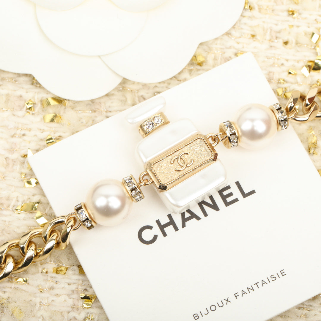 Classic perfume bottle necklace choker