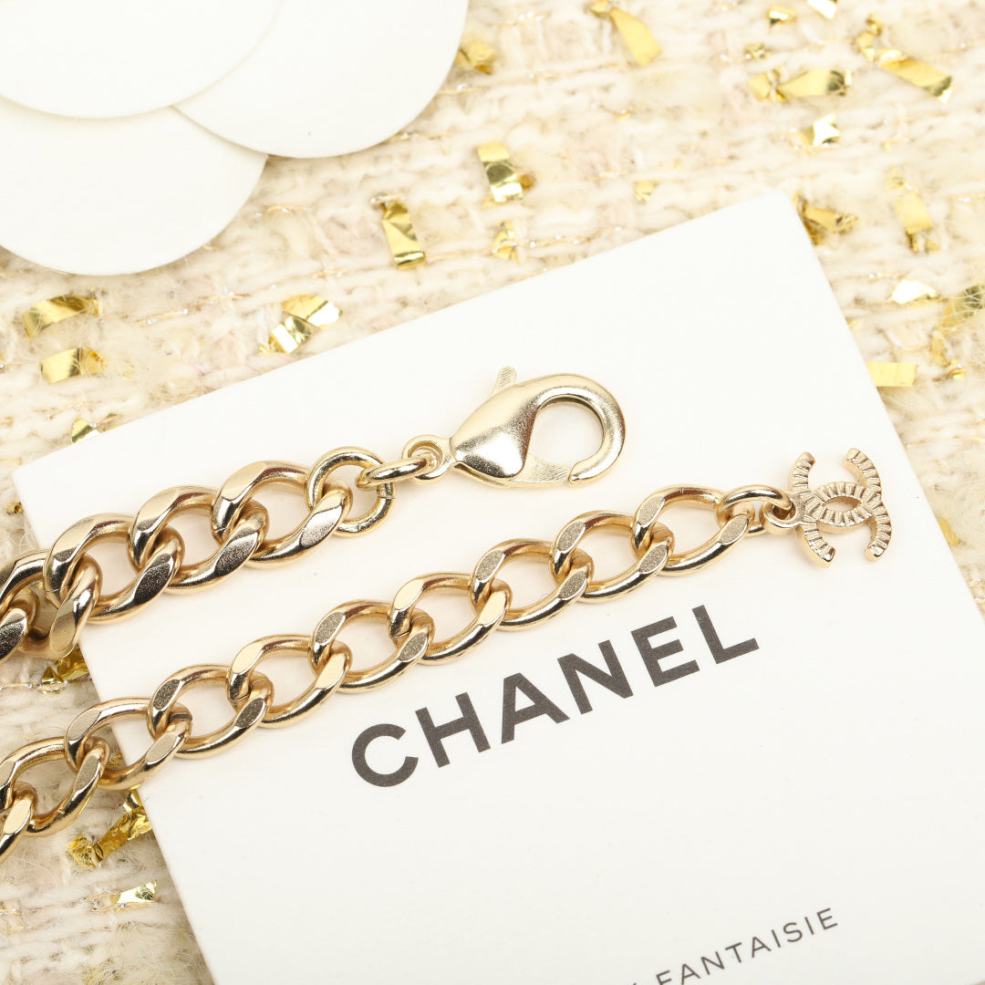 Classic perfume bottle necklace choker