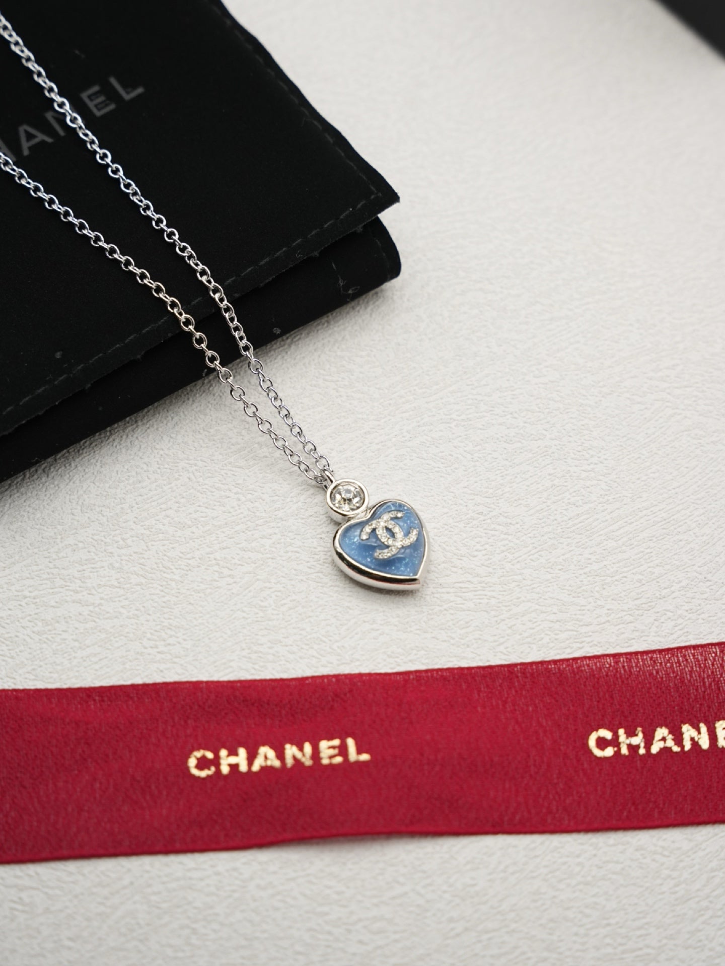 25 new silver round diamond resin heart necklace