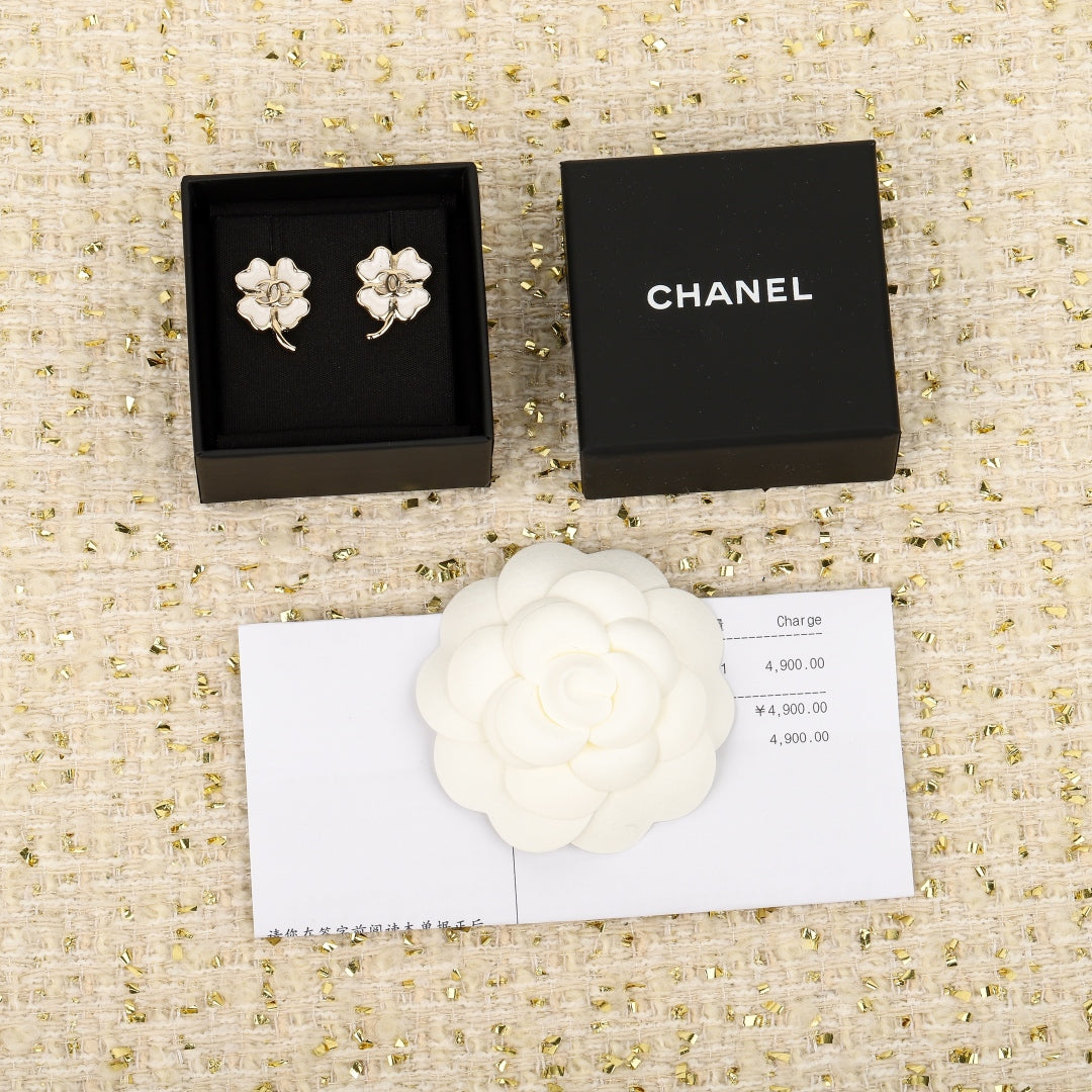 New four-leaf clover double C earrings
