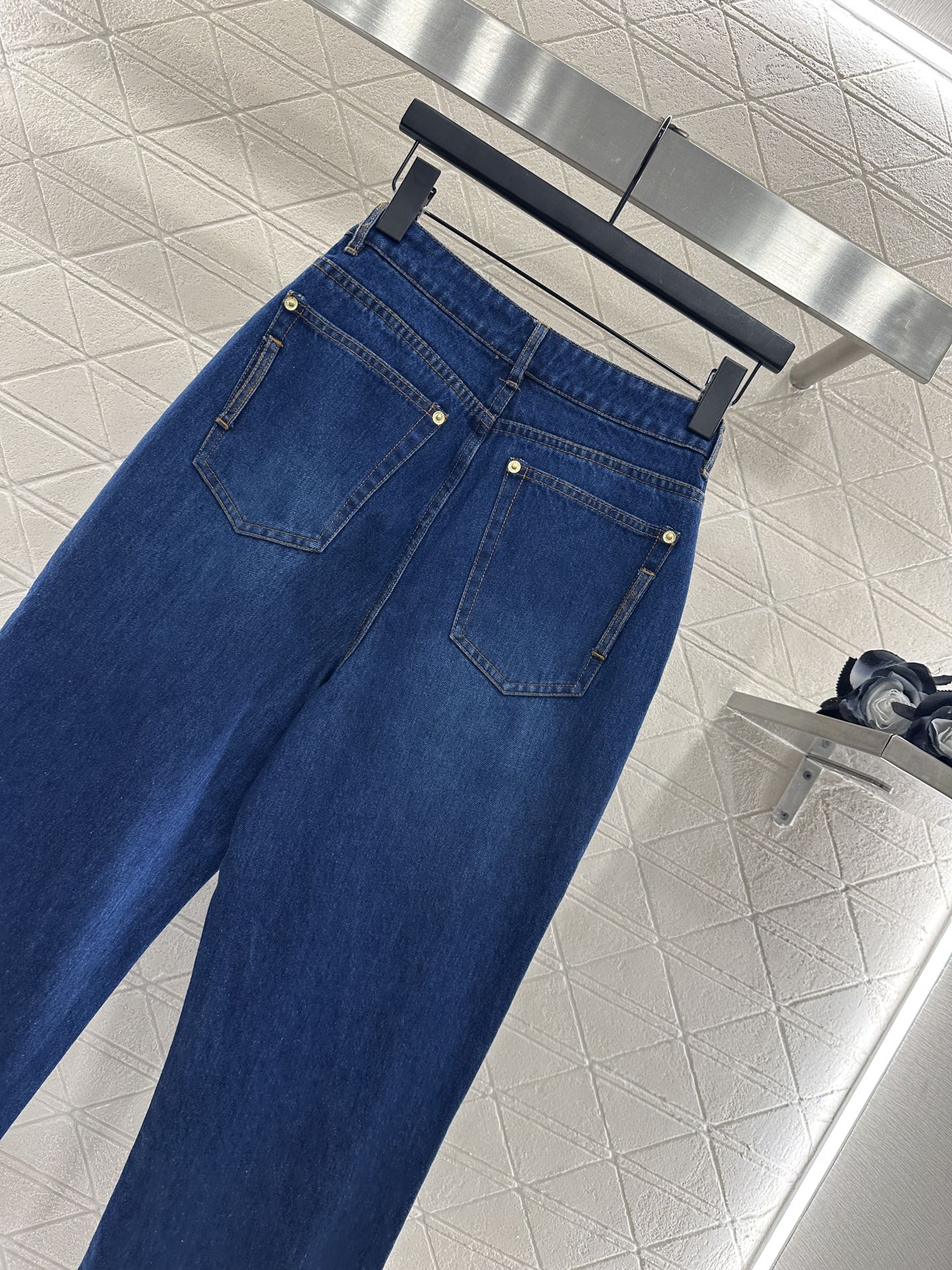 25fw Cat pendant straight leg jeans