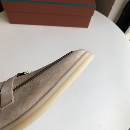 25A loafers