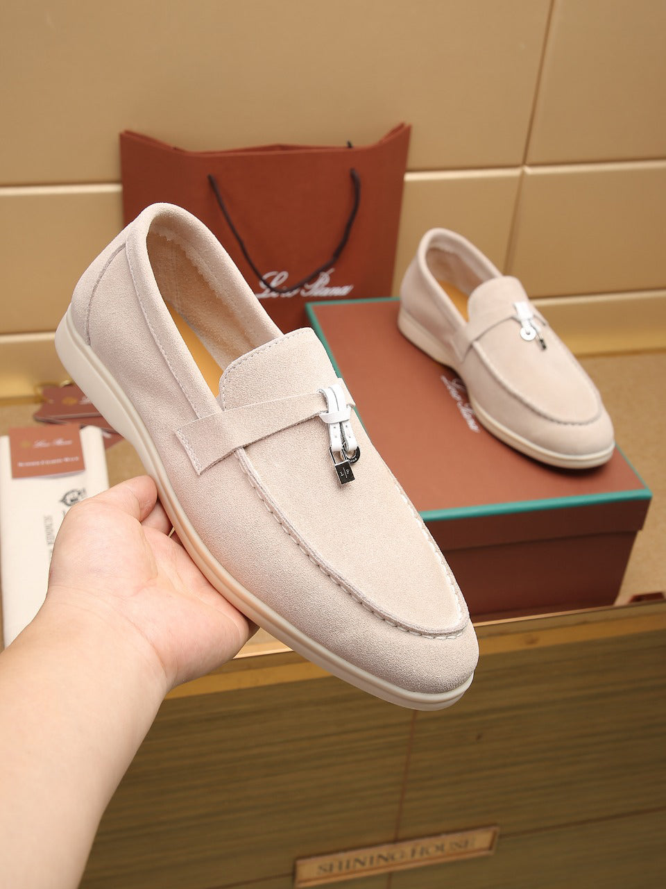 25A loafers