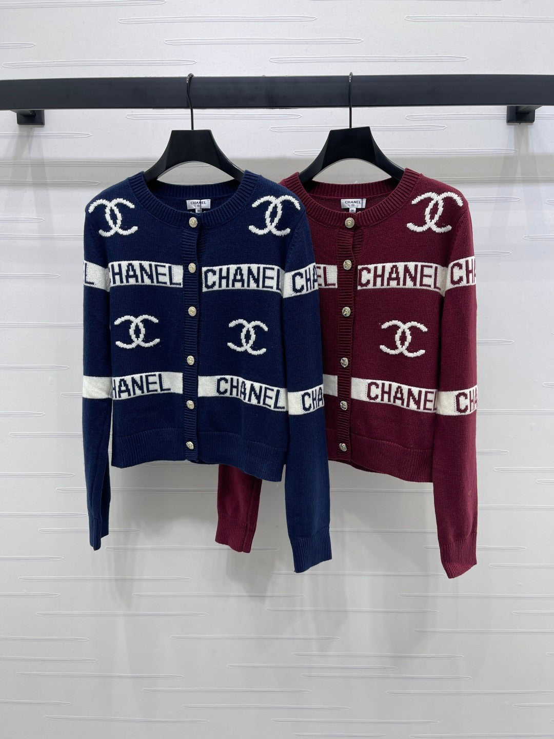 25fw Striped crochet round neck long sleeved cardigan