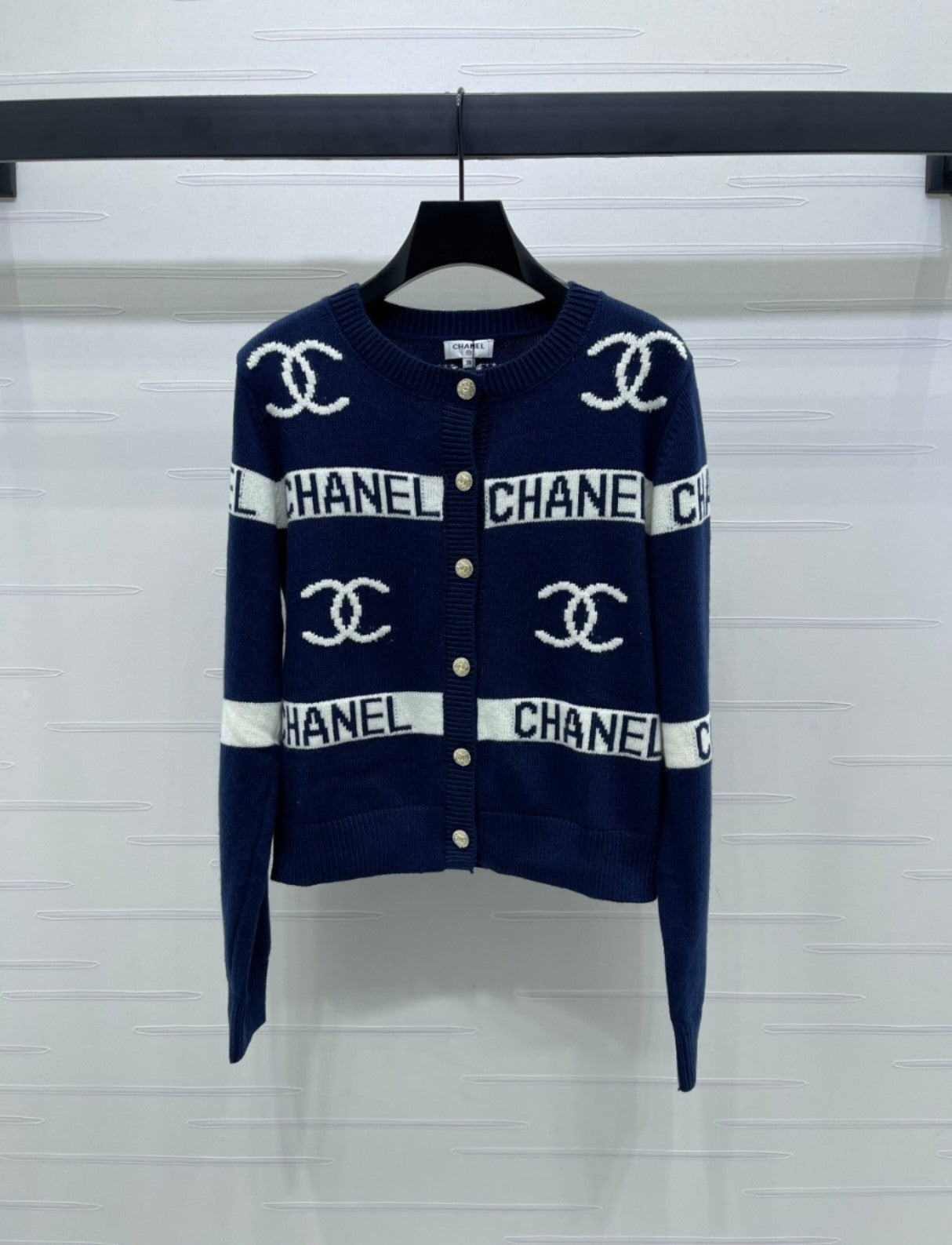 25fw Striped crochet round neck long sleeved cardigan