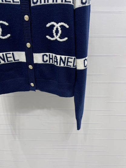 25fw Striped crochet round neck long sleeved cardigan