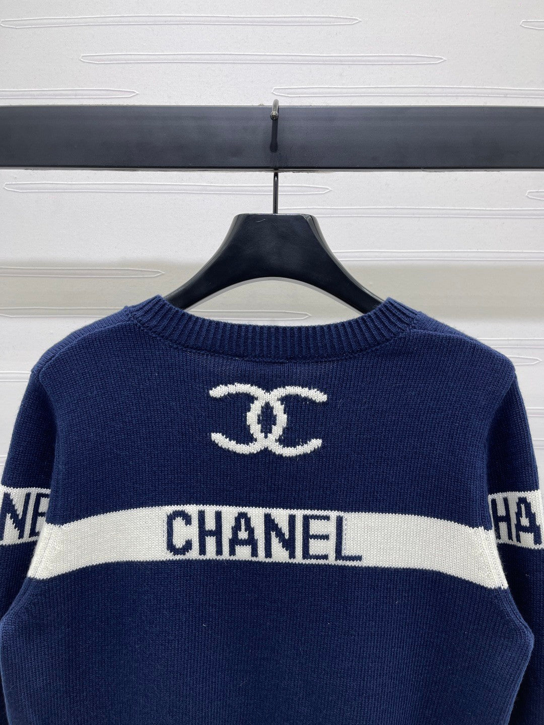 25fw Striped crochet round neck long sleeved cardigan