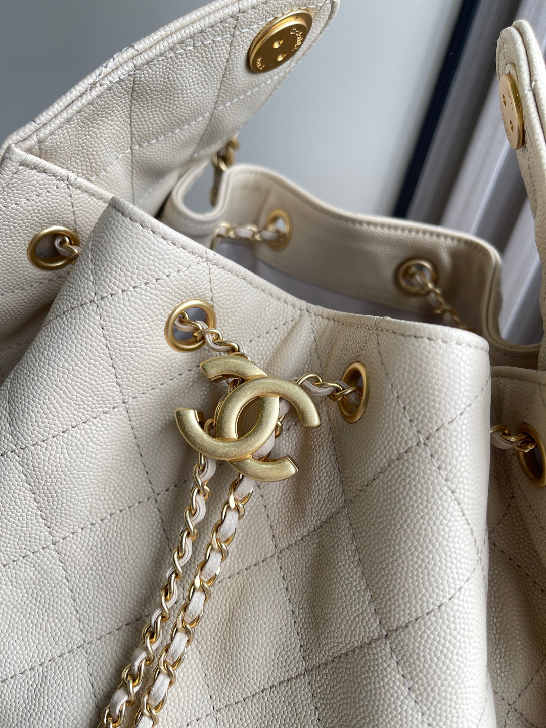 Drawstring bucket bag (beige)