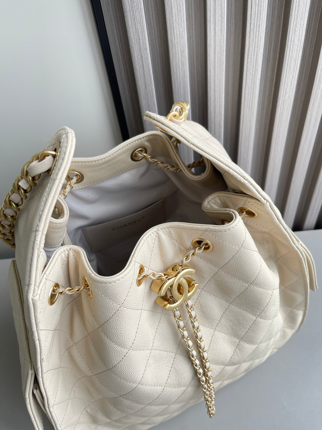 Drawstring bucket bag (beige)