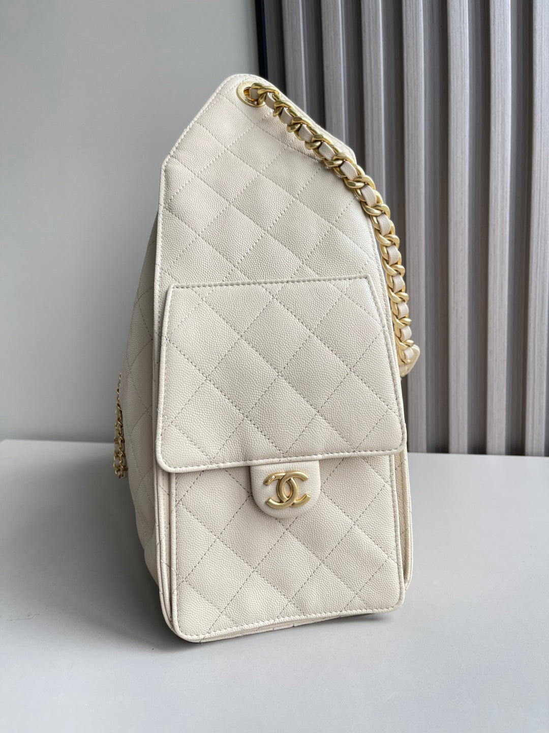 Drawstring bucket bag (beige)