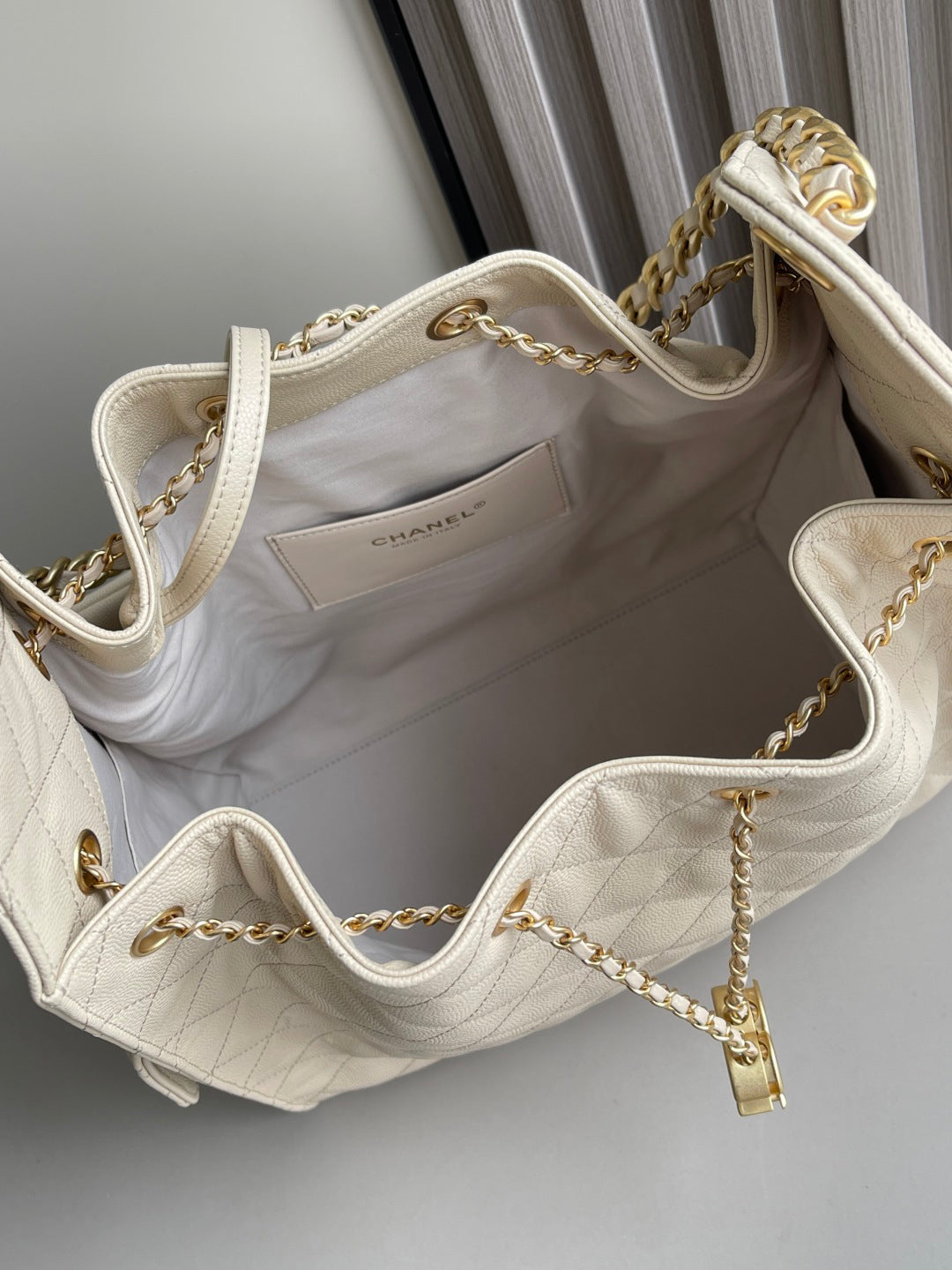 Drawstring bucket bag (beige)