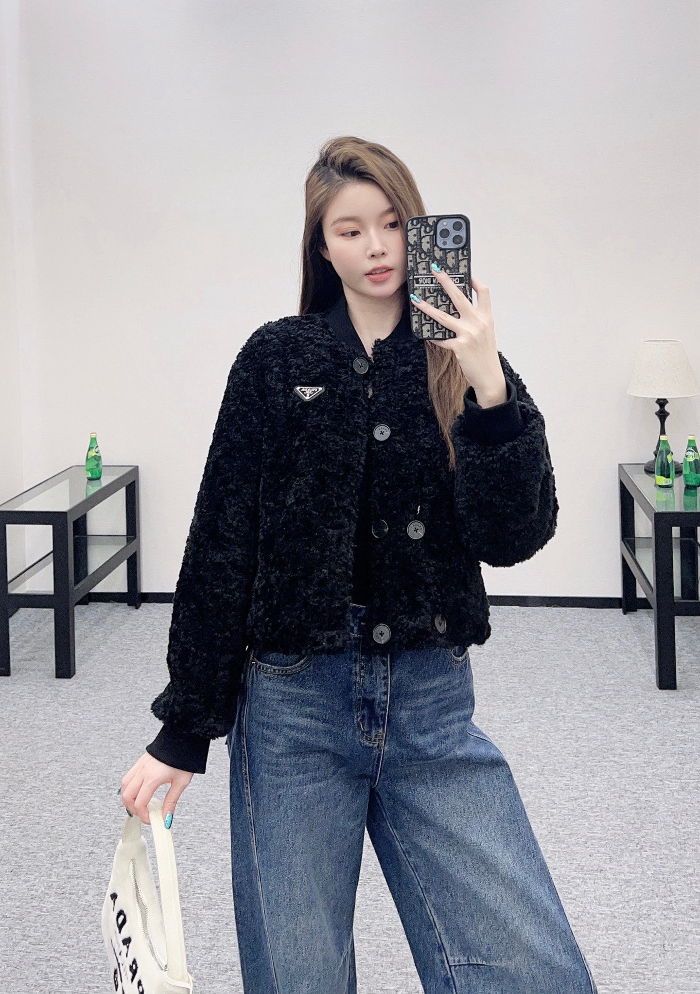 Wear lamb wool jackets on both sides