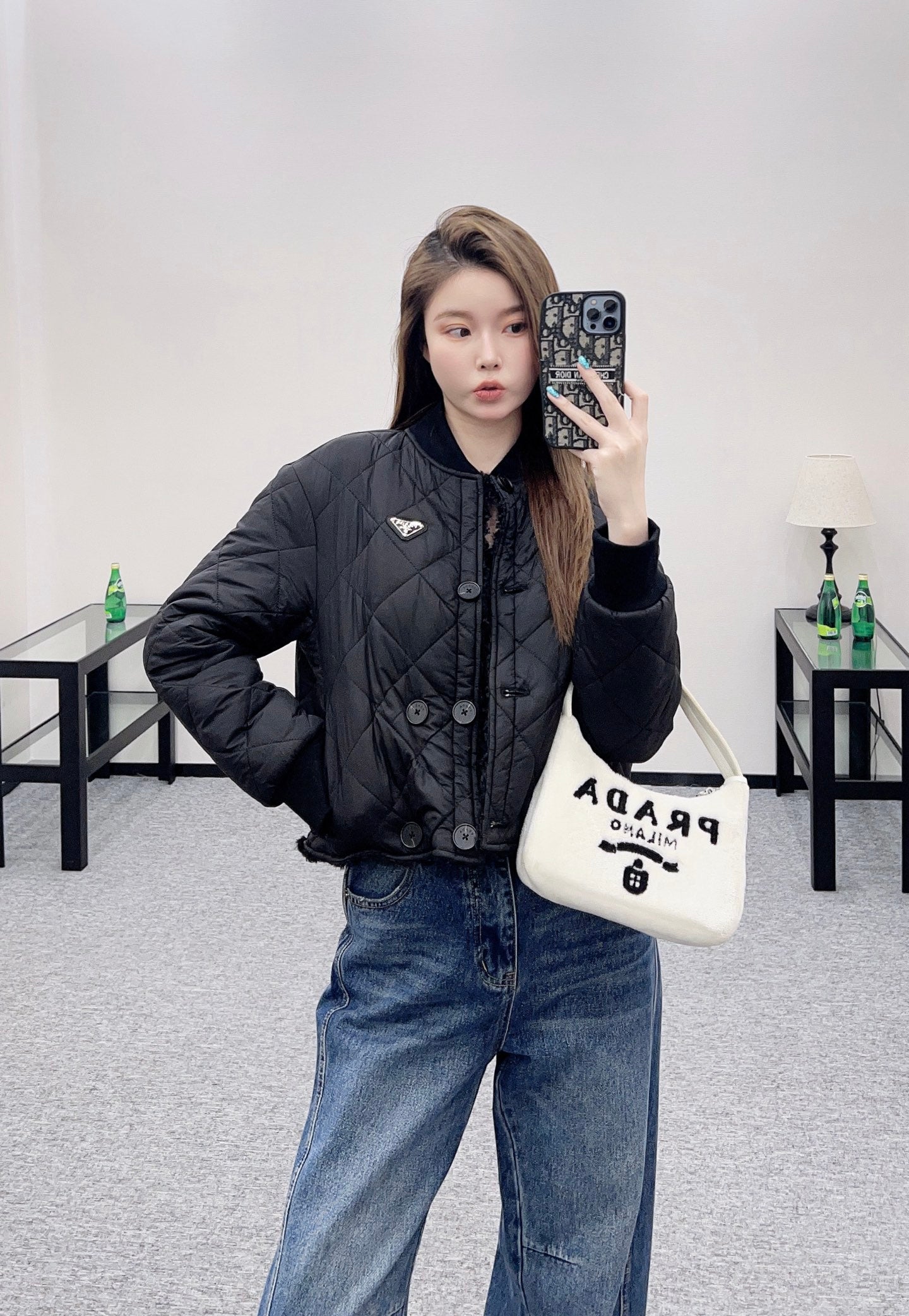 Wear lamb wool jackets on both sides