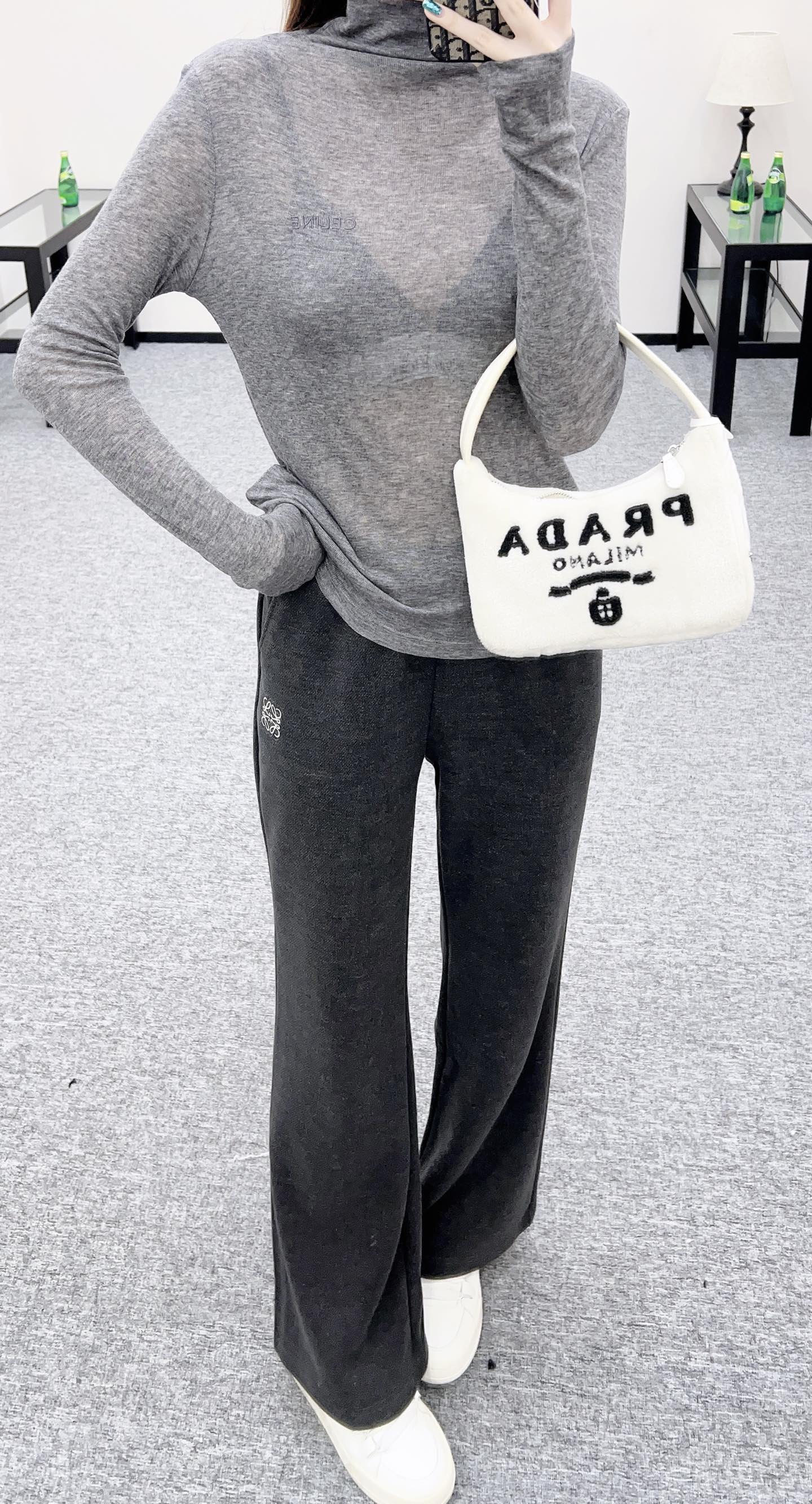 Slim fit letter high neck base shirt