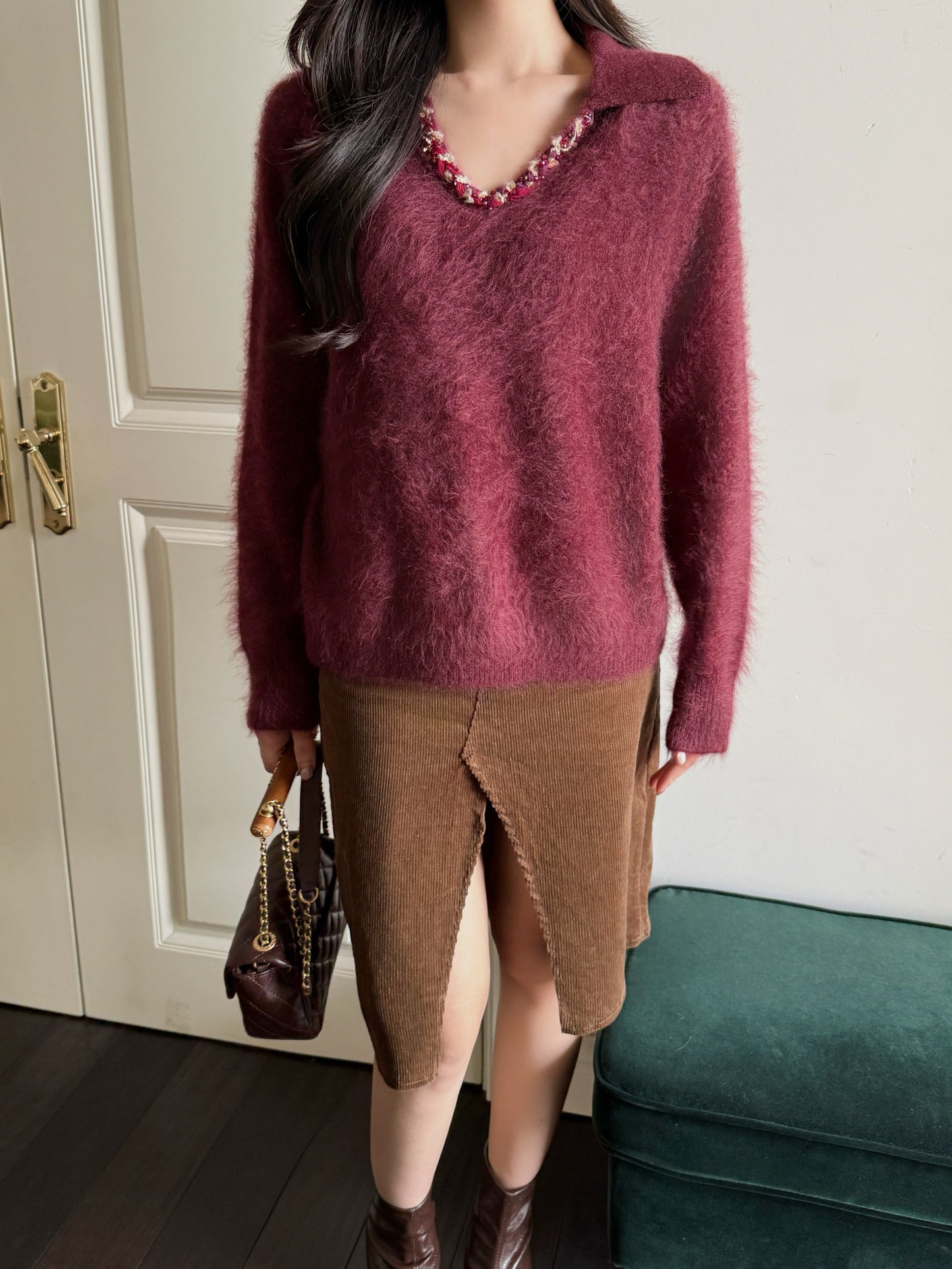 Sparkling woven decorative V-neck sweater