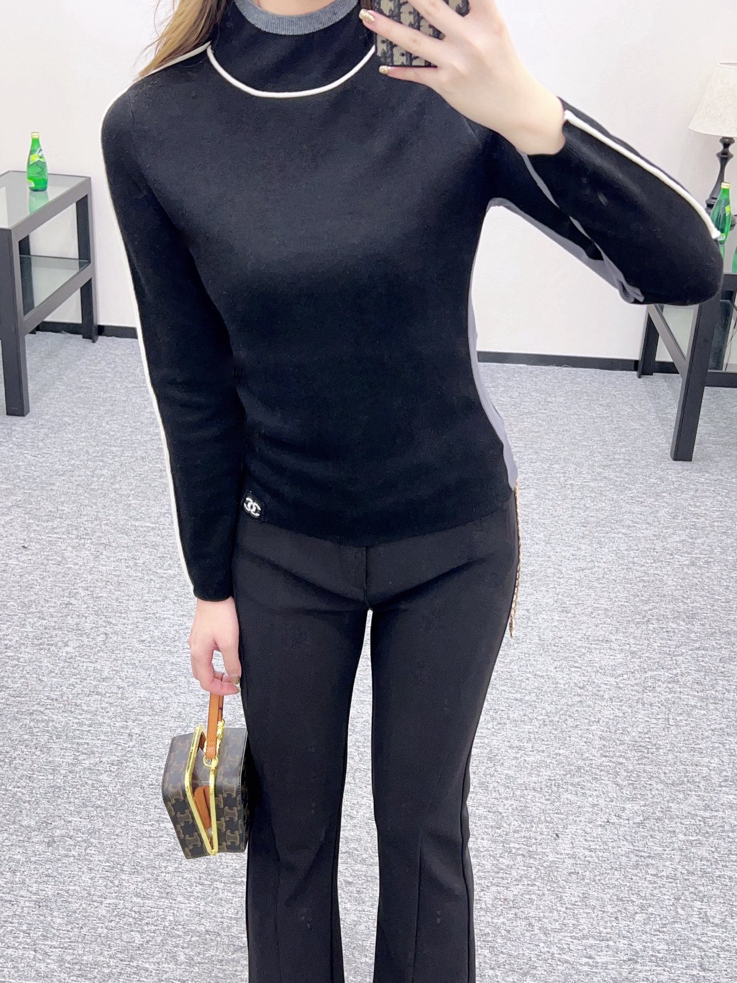 Small high neck knitted pullover sweater