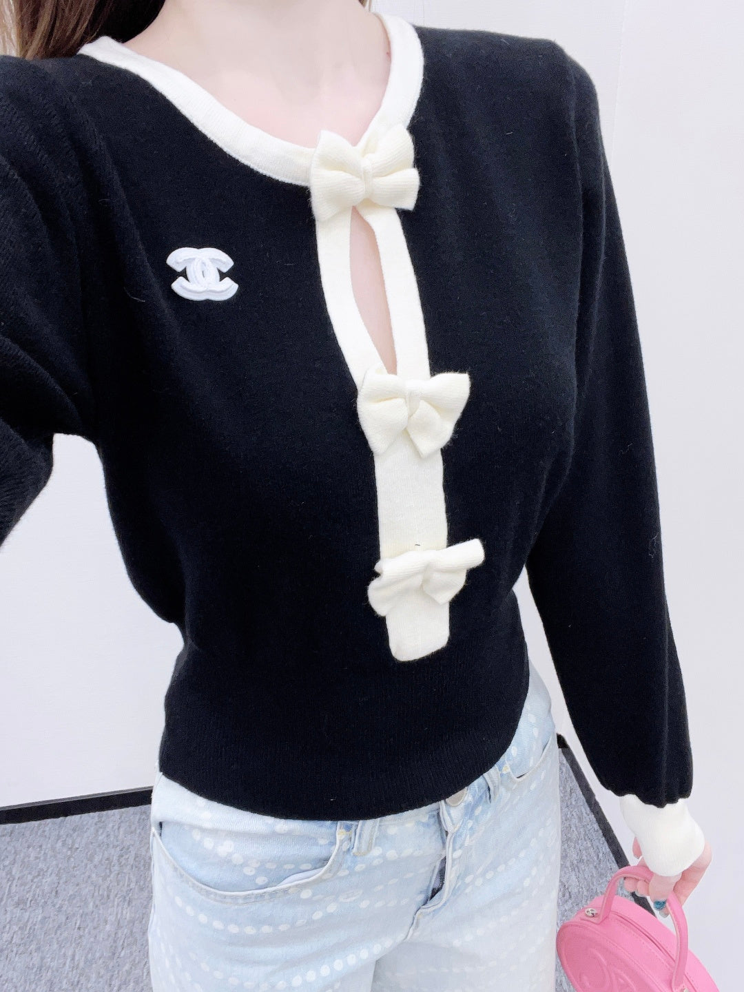 Hollow bow long sleeves
