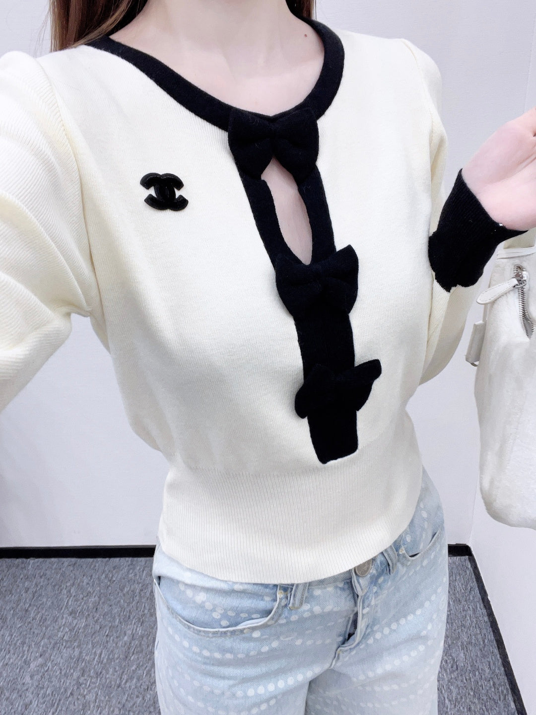 Hollow bow long sleeves