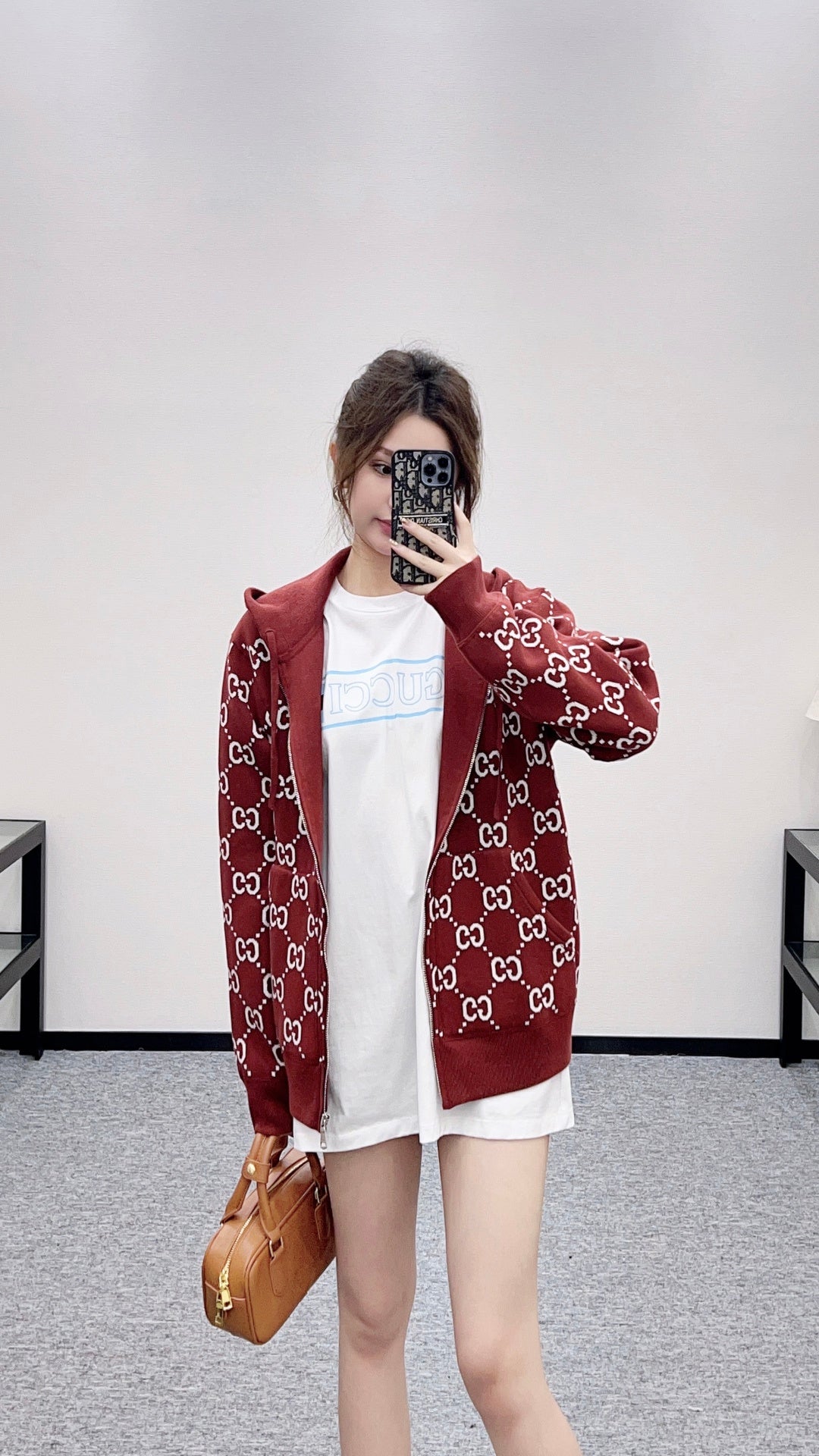 Wear a double G jacquard knitted hooded jacket on both sides