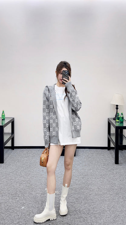 Wear a double G jacquard knitted hooded jacket on both sides