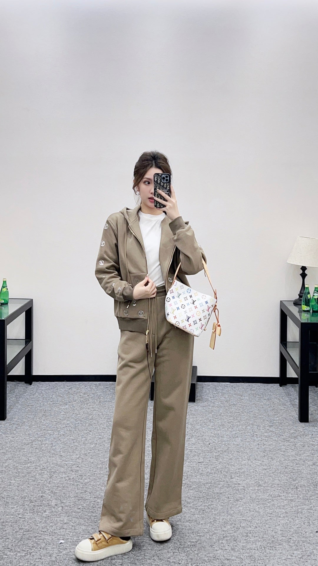 Hooded sequin logo set