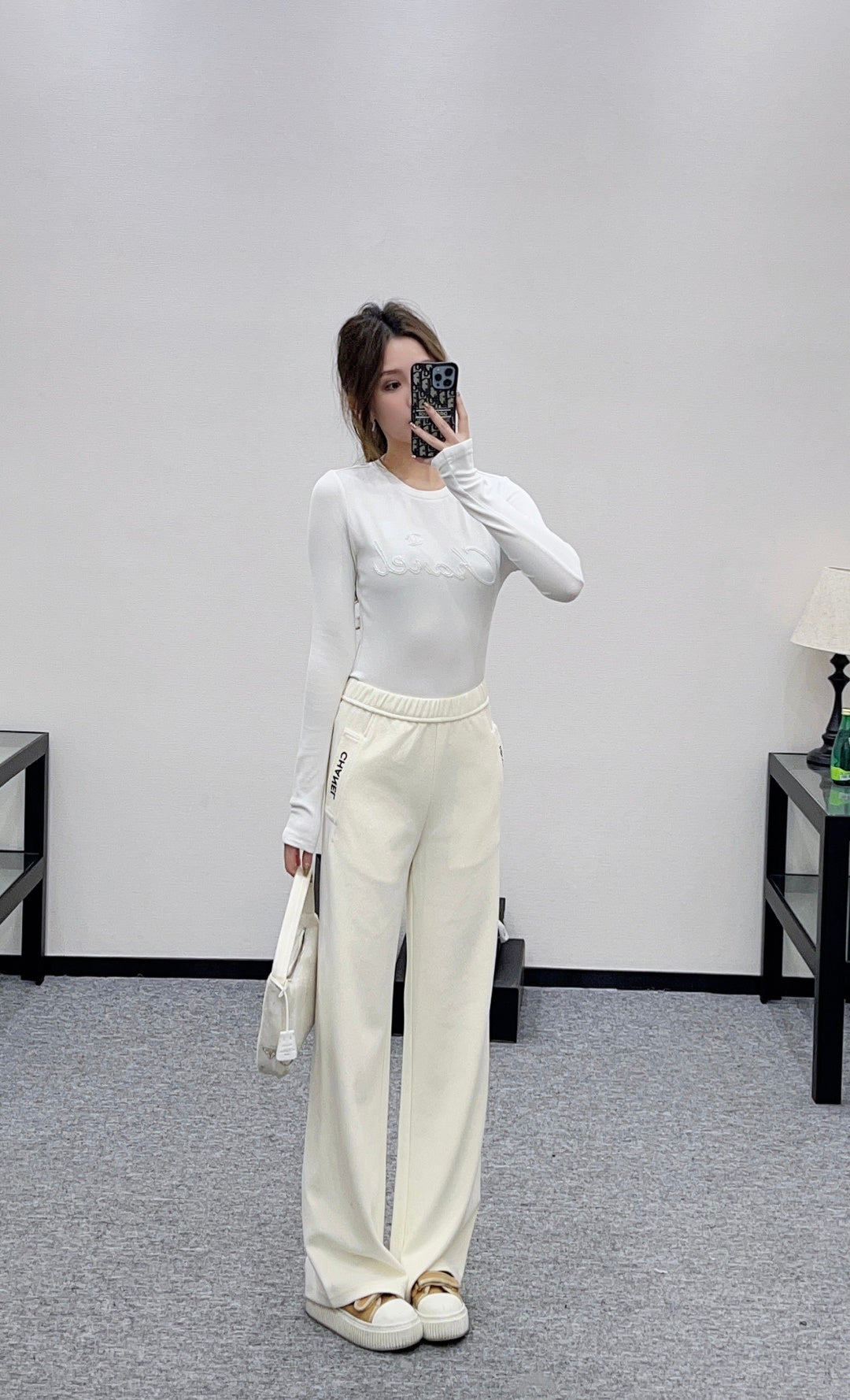 Suede round neck nail bead long sleeved shirt