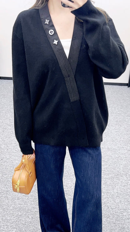 V-neck diagonal knit cardigan