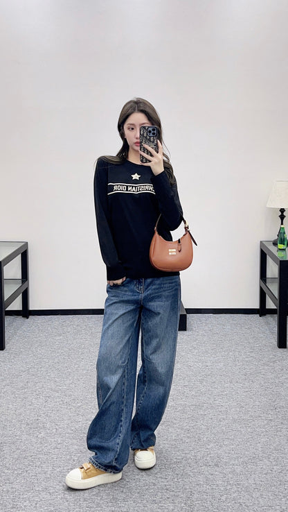 Round neck embroidered letter long sleeved shirt