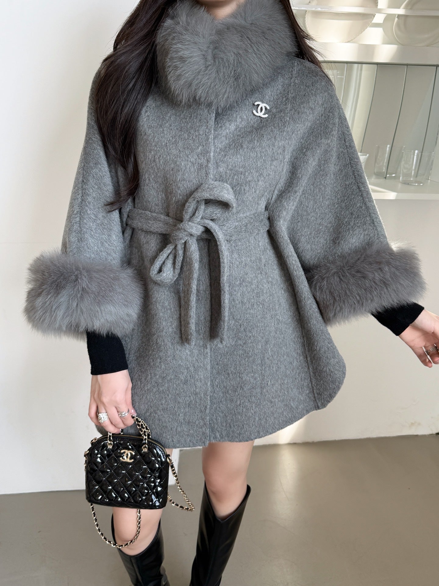 Fox fur decorative cloak coat
