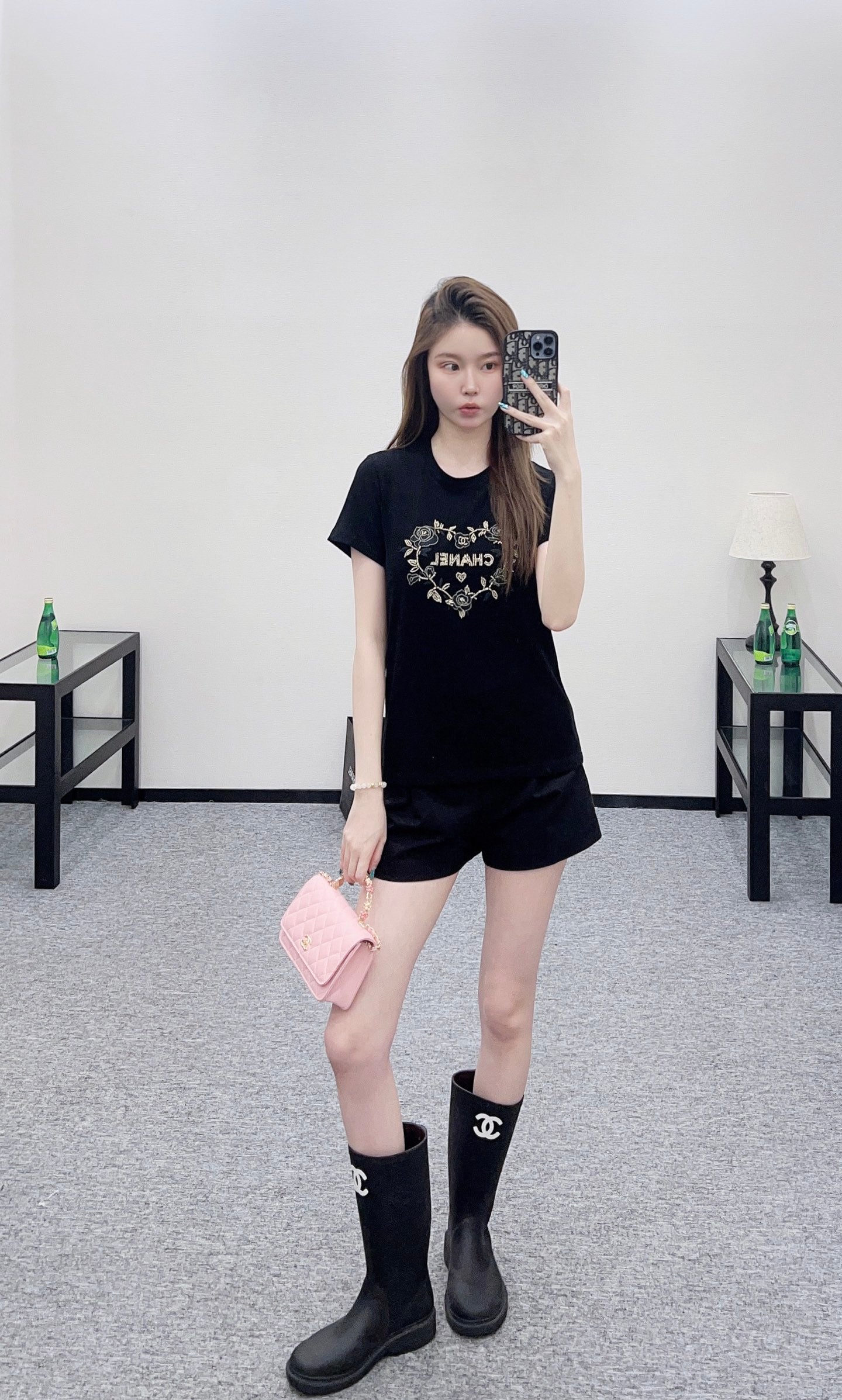 Embroidered beaded logo 𝑇𝑒𝑒