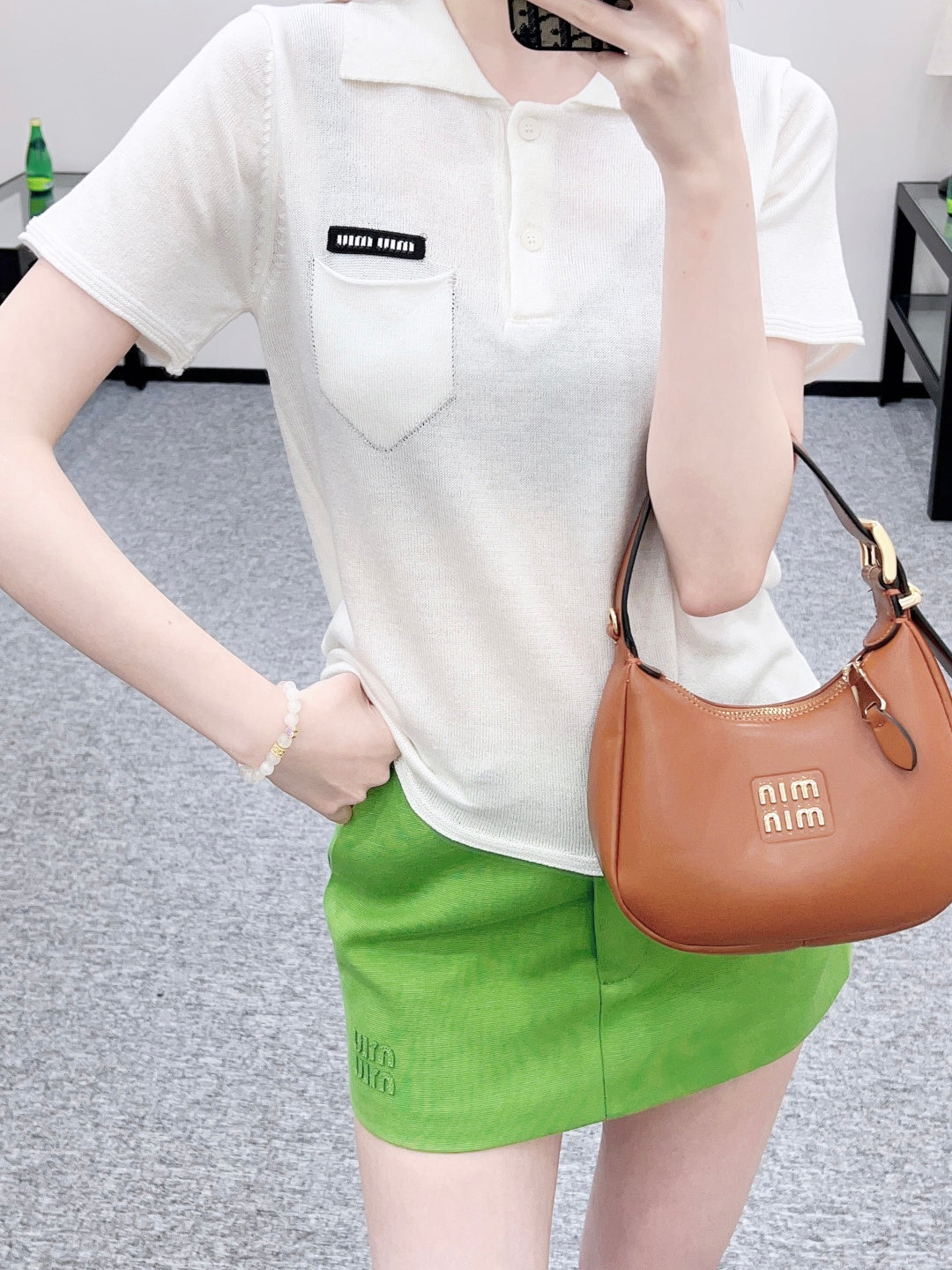 Half-open collar short-sleeved top