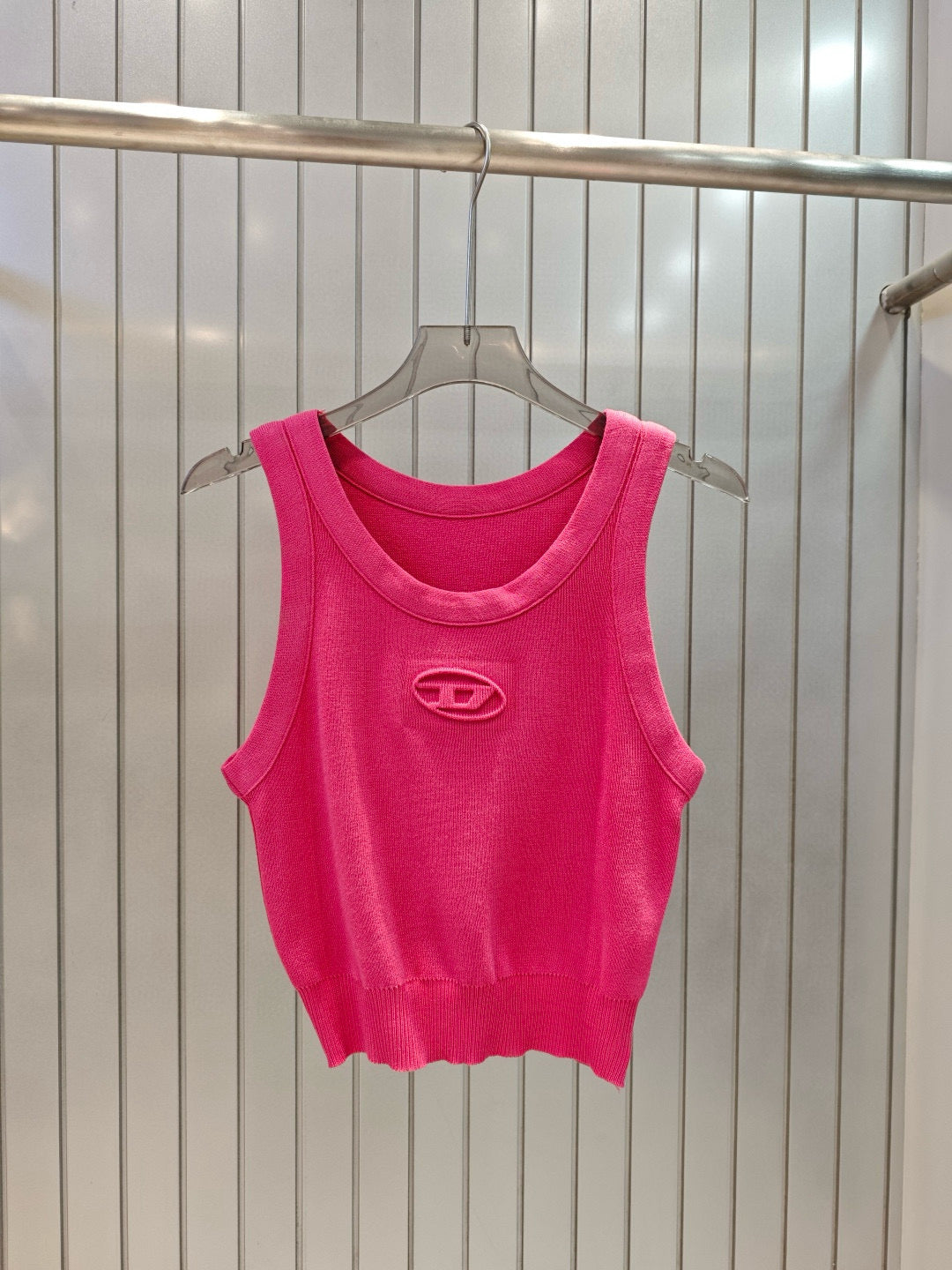 Knitted vest with 3D printed logo