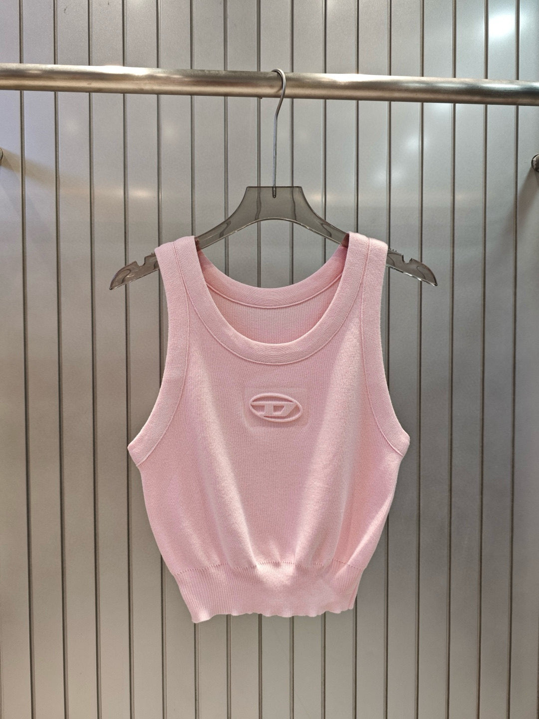 Knitted vest with 3D printed logo