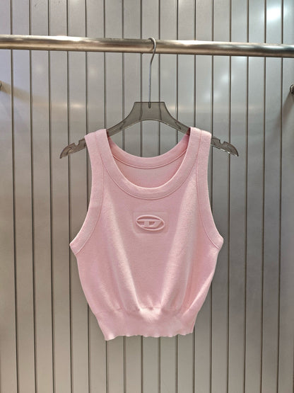 Knitted vest with 3D printed logo