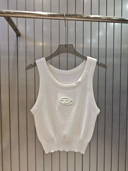 Knitted vest with 3D printed logo