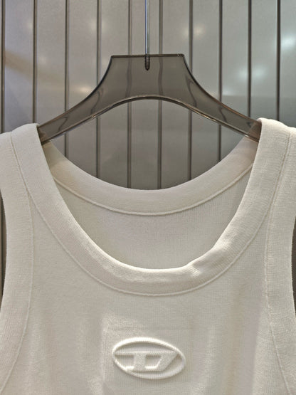 Knitted vest with 3D printed logo