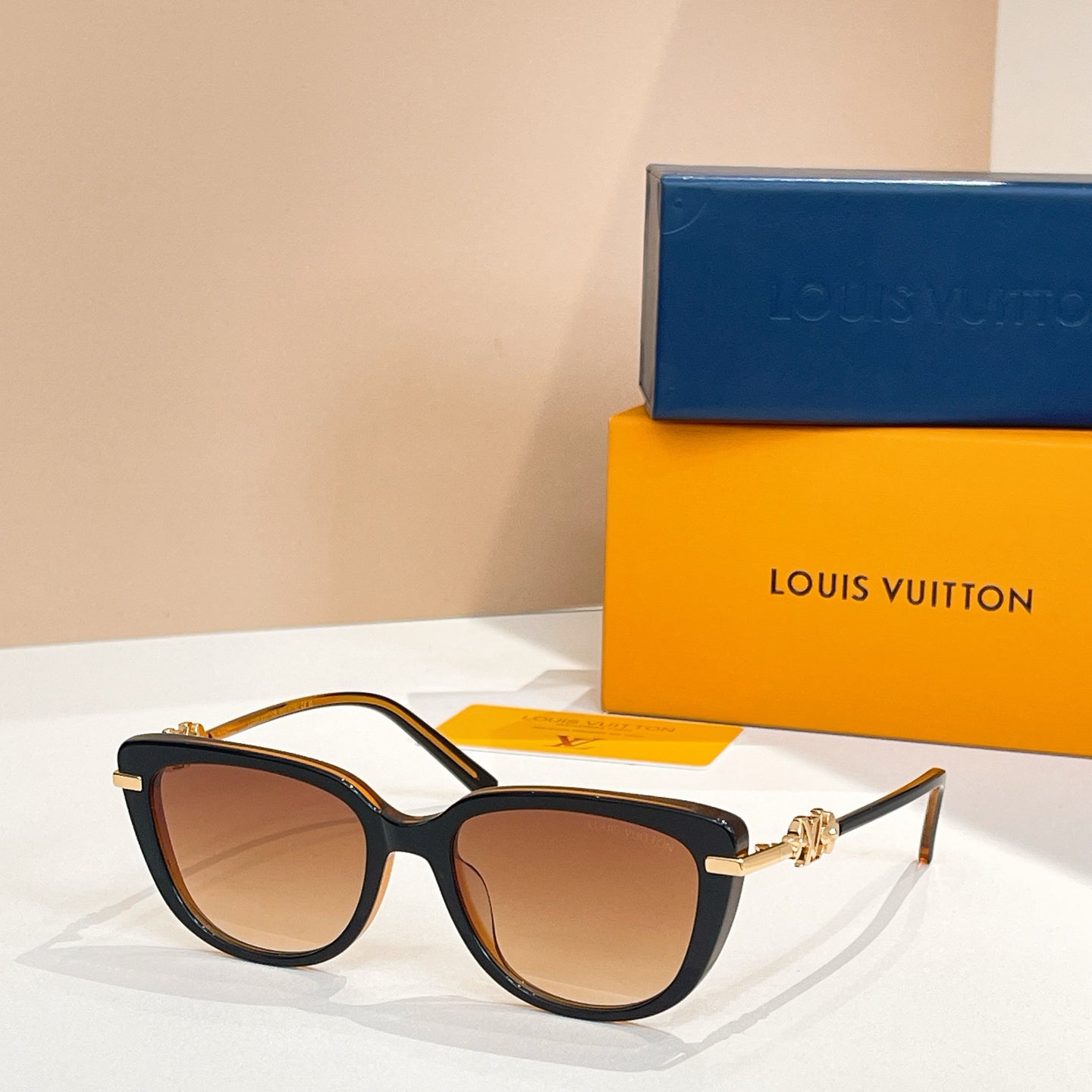 25 new Fashion sunglasses